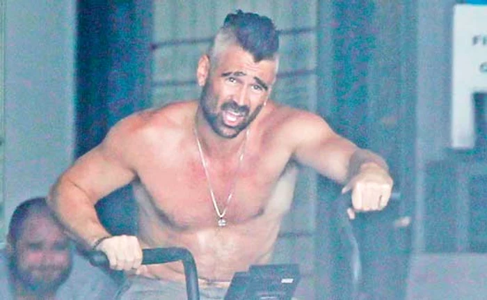 
    El petrece  aproape  două ore  la sală   