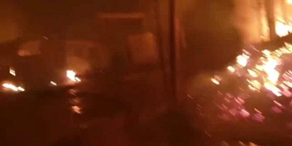 O fabrică de mobilă din Prahova a fost distrusă de incendiu