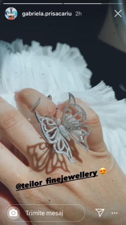 Gabriela a publicat pe Instagram inelul fluture din argint pe care-l poartă în ziua nunțiicaptura Instagram