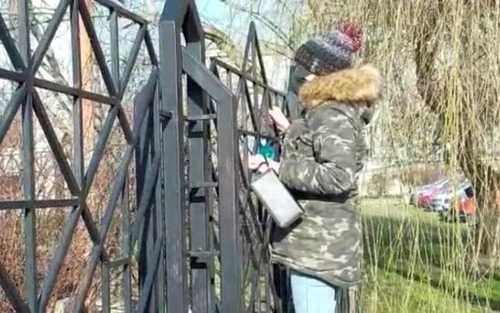 Mătușa Luizei Melencu l-a văzut pe Gheorghe Dincă, peste gard, în curtea Tribunalului Olt Foto: adevarul.ro