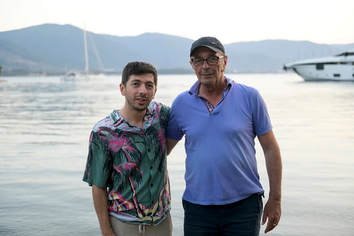 Mircea Bravo, alături de domnul Popa la filmările pentru Moartea în vacanță foto: arhiva personală
