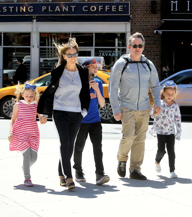 Exclusive    Sarah Jessica Parker & Family Spends Mother's Day In NYC jpeg