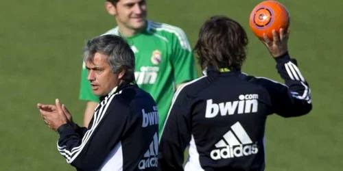 Jose Mourinho şi Iker Casillas, la un antrenament al echipei madrilene