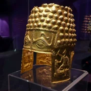2 front tezaur coif jpg