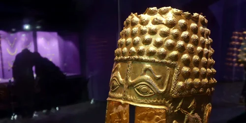 2 front tezaur coif jpg