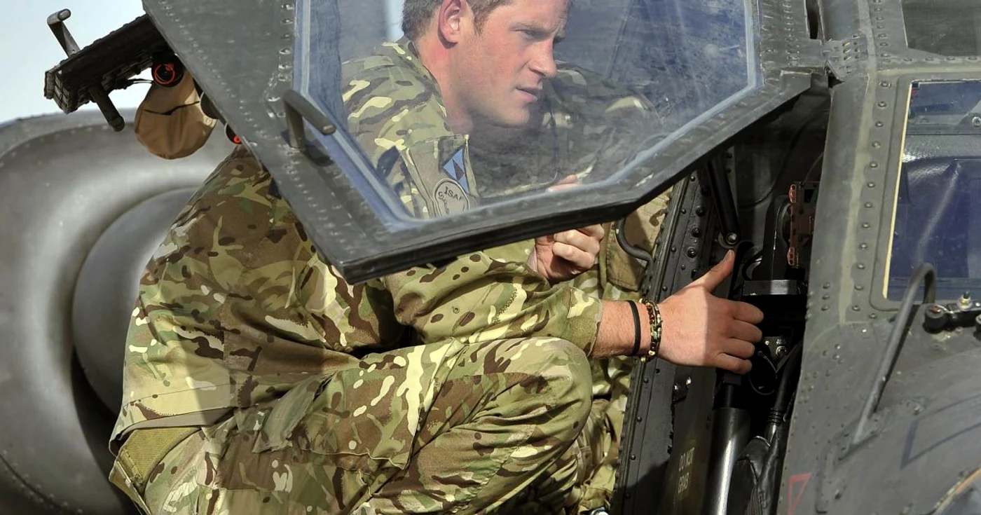 Prinţul Harry este copilotul unui elicopter Apache în Afganistan FOTO Reuters