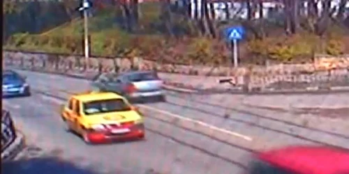Tânărul a fost lovit în plin pe trecerea de pietoni de pe strada Arcu