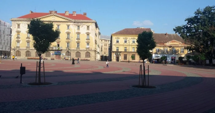 Ştefan Cojocnean face ordine în Piaţa Libertăţii FOTO Ştefan Both