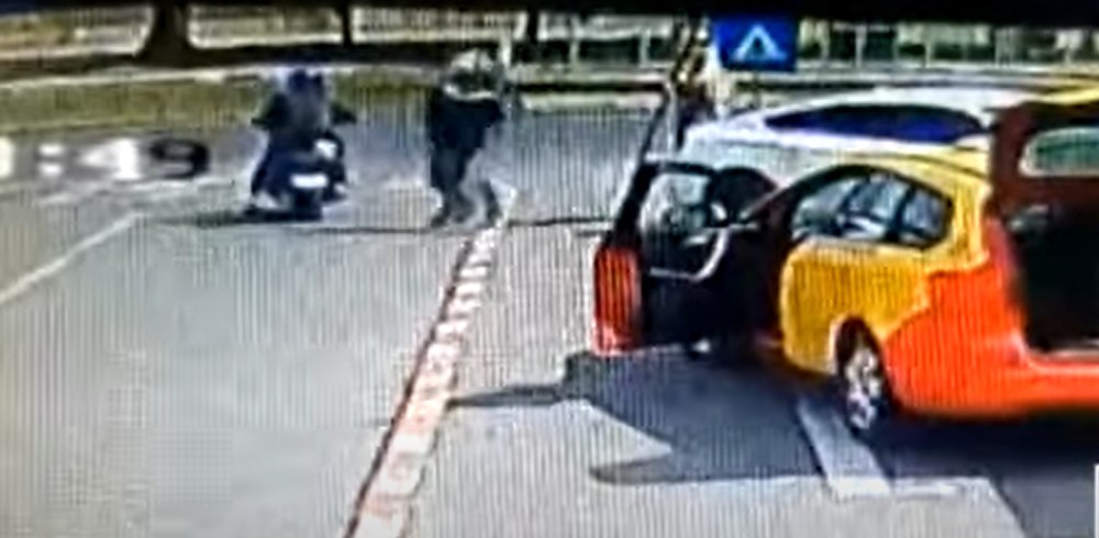 Tânără jefuită de doi bărbați în traficul din București: a rămas fără 48.000 de euro. Furtul, orchestrat de amantul femeii VIDEO 