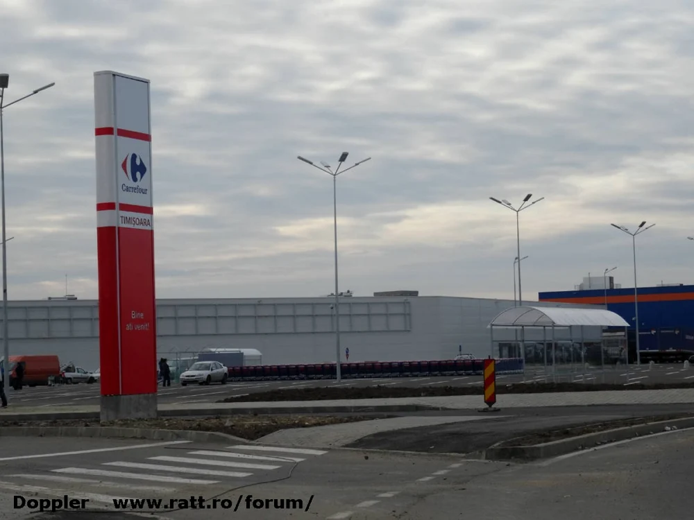 Ultimele retuşuri la Carrefourul din Calea Şagului FOTO forum/RATT
