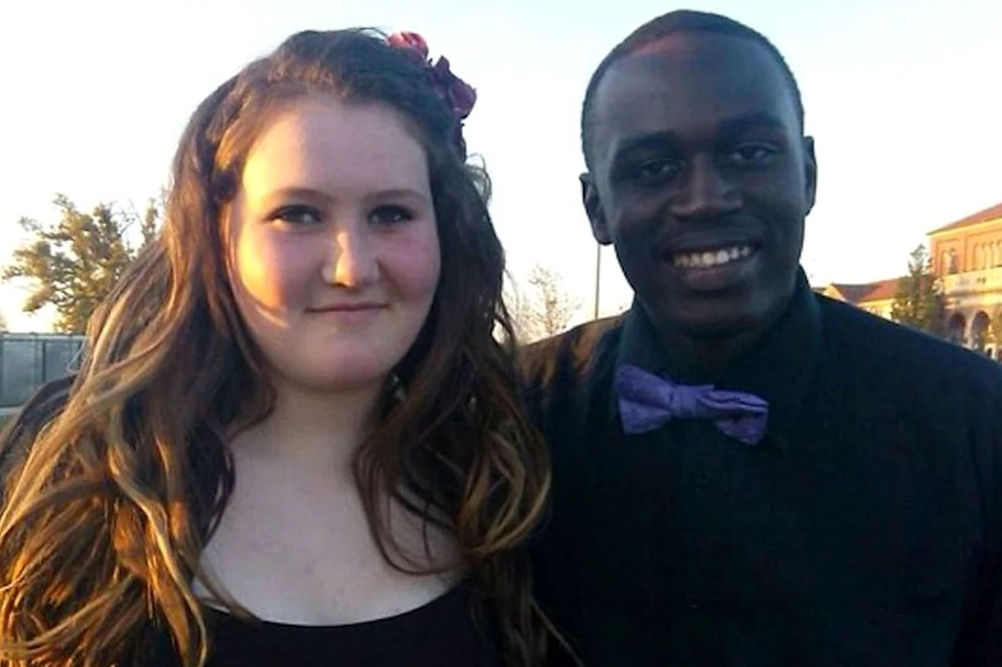 
    Mickayla Friend (stânga) şi Mateus Moore  