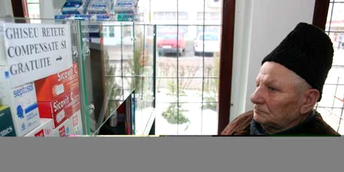 Botoşani: Bătrânii sunt plimbaţi de la o farmacie la alta