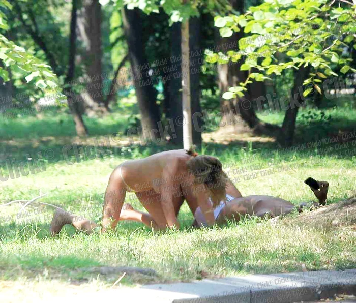 Nudişti în Herăstrău.