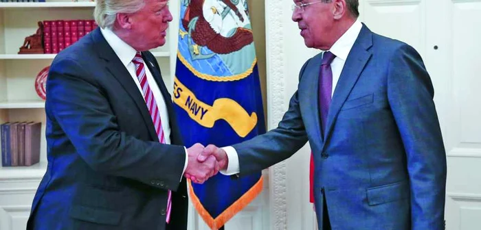 Ministrul rus de Externe Serghei Lavrov, primit de Donald Trump în Biroul Oval FOTO EPA/MAE rus