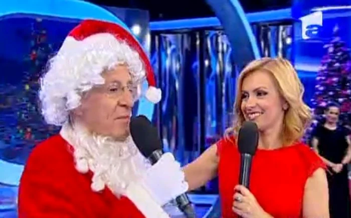Mihai Constantinescu, în costumul lui Moşc Crăciun la emisiunea Simonei Gherghe (captură Antena 1)