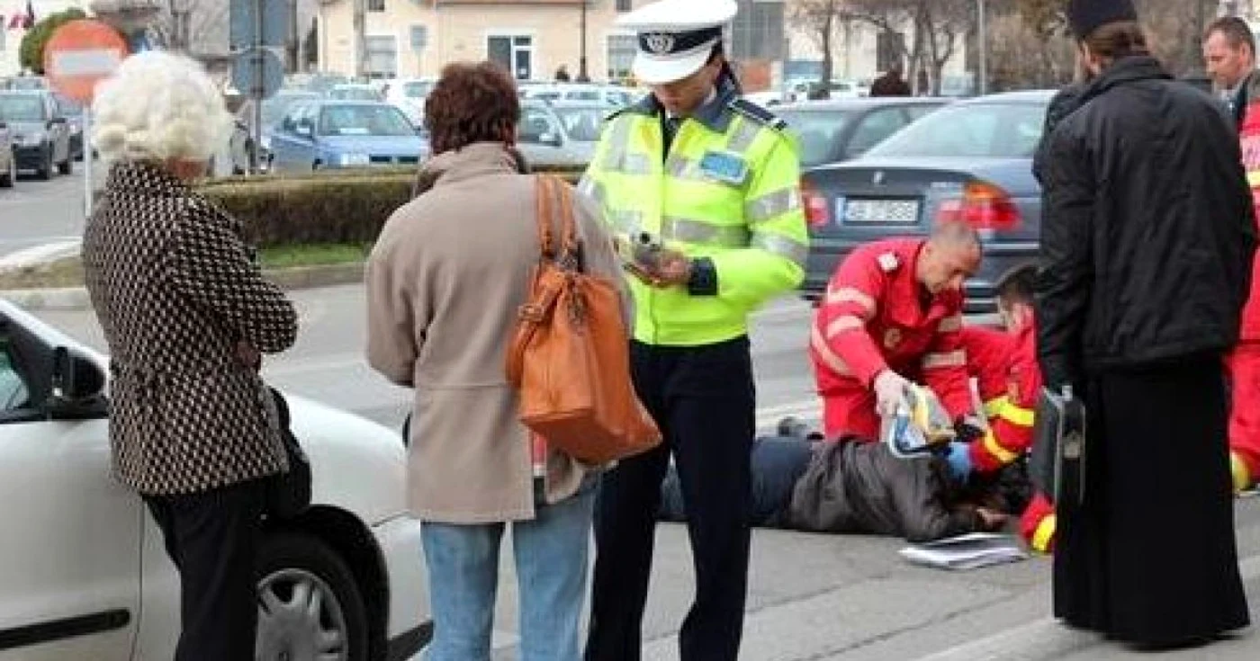 Femeia accidentată a primit ajutor de la medici. Foto: alba24.ro