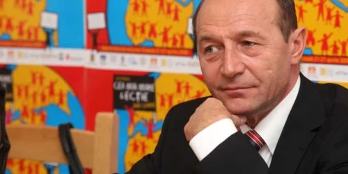 Băsescu susţine că ar renunţa la mandat în anumite condiţii. 