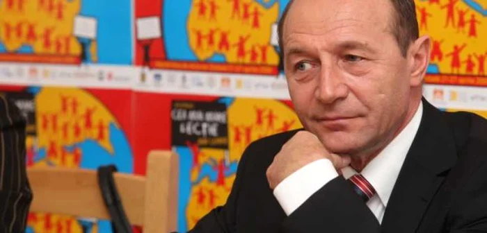 Băsescu susţine că ar renunţa la mandat în anumite condiţii. 