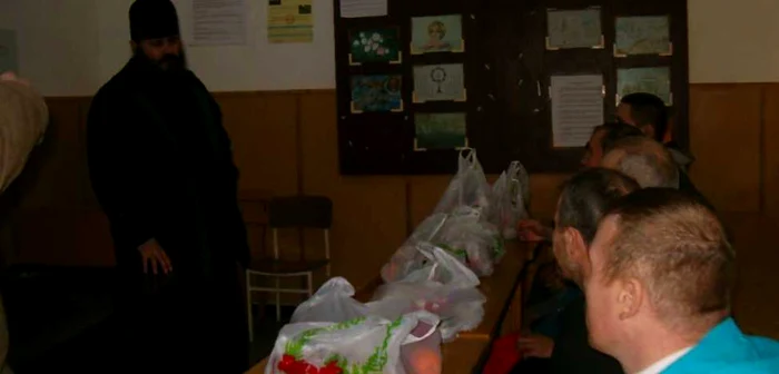 Preoţii de rit vechi, în vizită la persoanele private de libertate FOTO Penitenciarul Tulcea