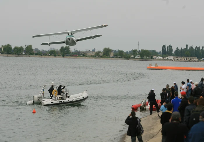 Bucureştenii vor fi martorii unor exerciţii apă-aer (foto: Click!)