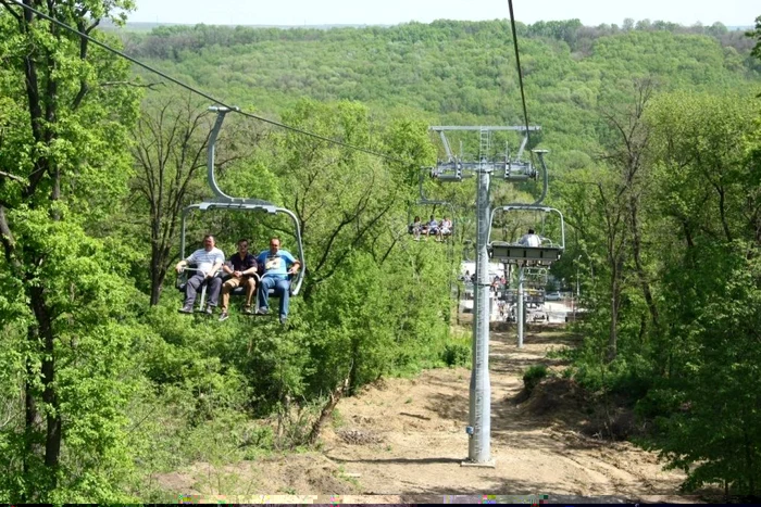 Telescaunul din Iaşi, la inaugurarea din mai 2013, singurul moment când ieşenii s-au înghesuit să se plimbe, din curiozitate FOTO ziarulevenimentul.ro