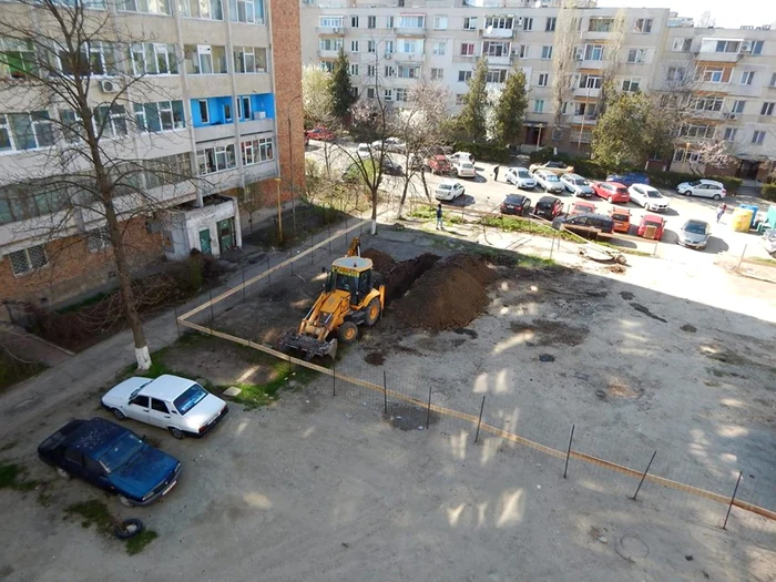 Locul unde Arhiepiscopia şi Primăria vor să construiască o biserică FOTO: Baricada Verde