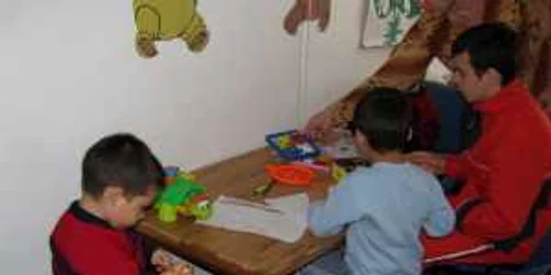 Micuţii aşteaptă să li se ofere şansa unei adevărate familii