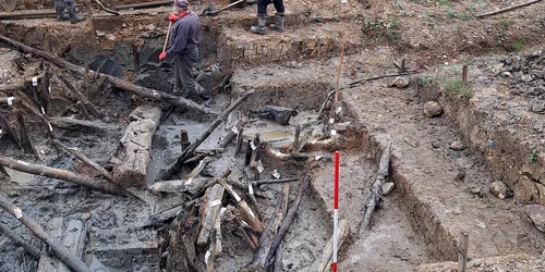 artefacte descoperite in  Bistrita FOTO Muzeul  Carpatilor Rasariteni jpg