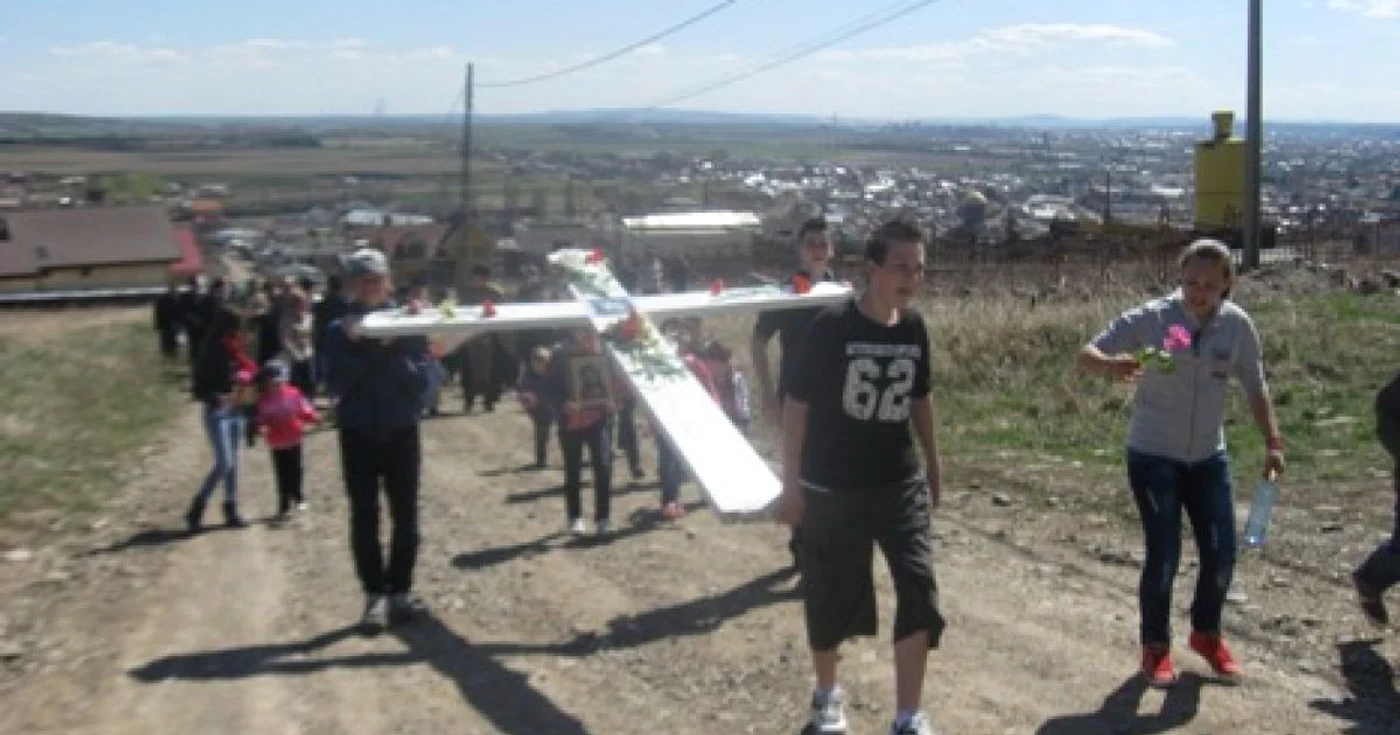 Drumul Crucii refăcut la Piatra Neamț în Vinerea Mare