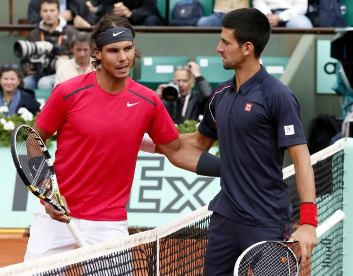 Nadal (stânga) s-a impus în faţa lui Djokovici