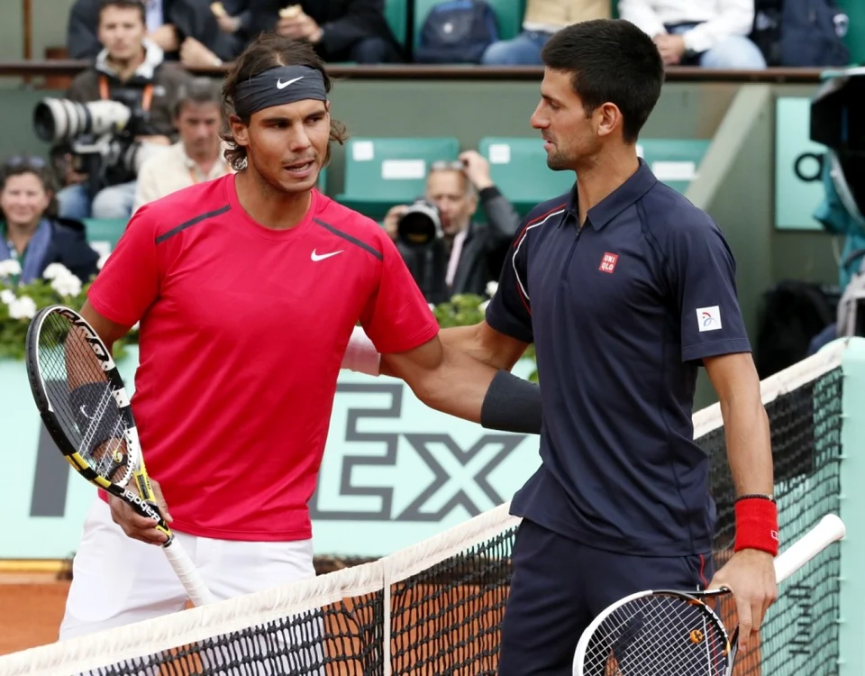 Nadal (stânga) s-a impus în faţa lui Djokovici