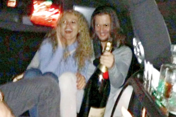 Anamaria şi Duşan vorbesc cu orele la  telefon când nu sunt împreună