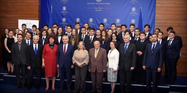 ceremonie de absolvire a cursurilor lauder reut
