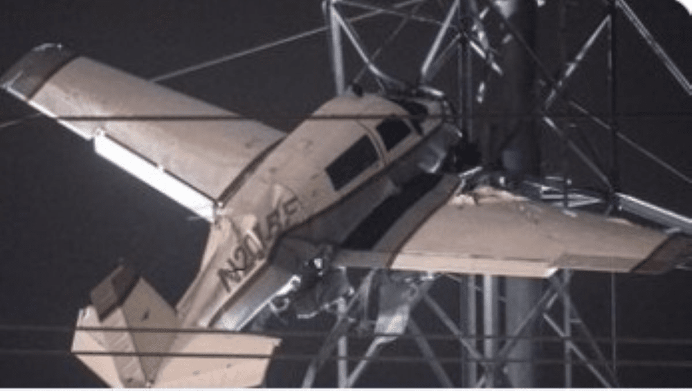 Un avion s-a prăbușit peste liniile electrice din Maryland, în SUA | VIDEO 