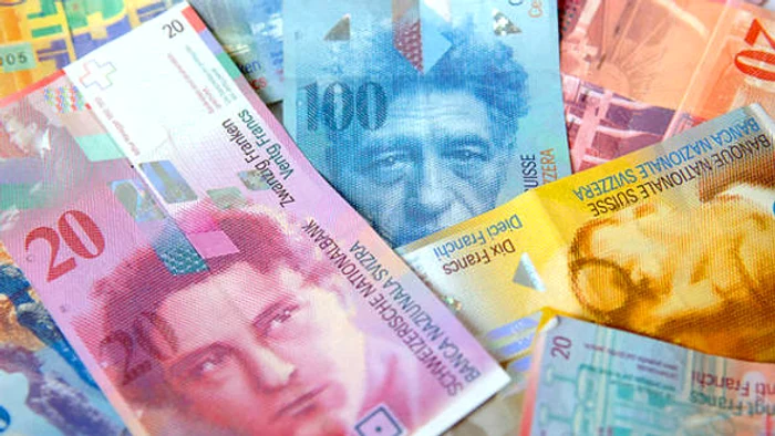 
    Pentru românii care au contractat credite în franci elvețieni au venit zile grele  