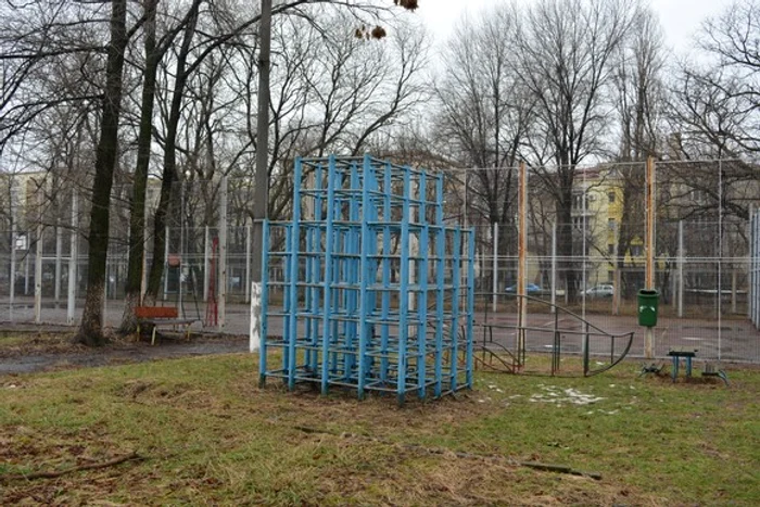 Baza sportivă ”Cireșarii” a fost lăsată în paraginăFoto: Părinți de Cireșari- Piața Domenii