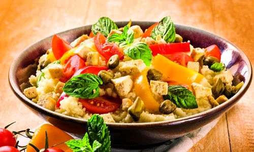 salata tofu cuscus shutterstock 109498913 jpeg