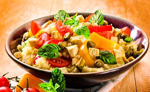 salata tofu cuscus shutterstock 109498913 jpeg