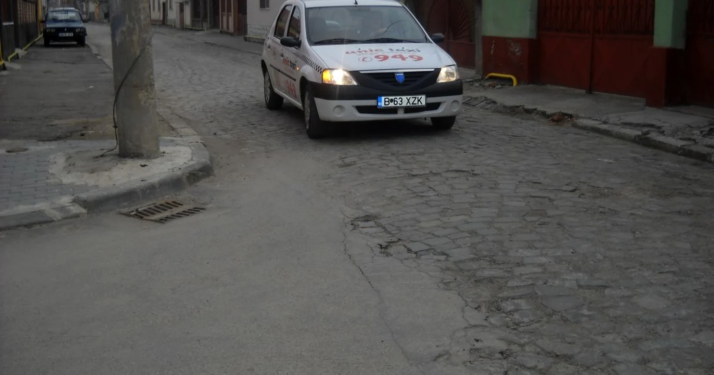 Strada Siretului din Alba Iulia nu a mai fost reparată de ani de zile