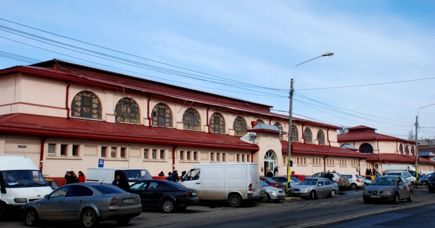 Conducerea APT Brăila promite că, pe parcursul anului 2014, se va ocupa de modernizarea Halei  FOTO Florentin Coman