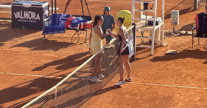 Kostyuk și Kasatkina s-au salutat la finalul întâlnirii de la Roma. Foto X/ TheFrstServeAU