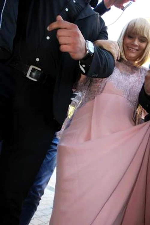 Alice Dumitrescu a fost flancată de gărzi de corp după cununia religioasă