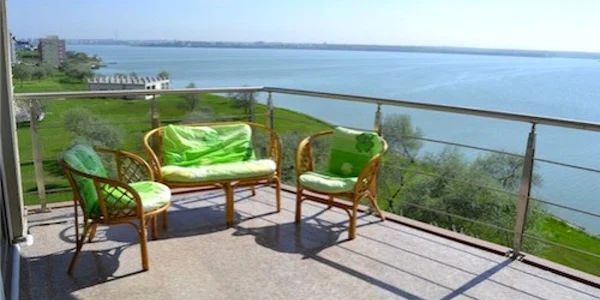 Chiriile apartamentelor de pe litoral s-au ieftinit şi cu 35 de euro