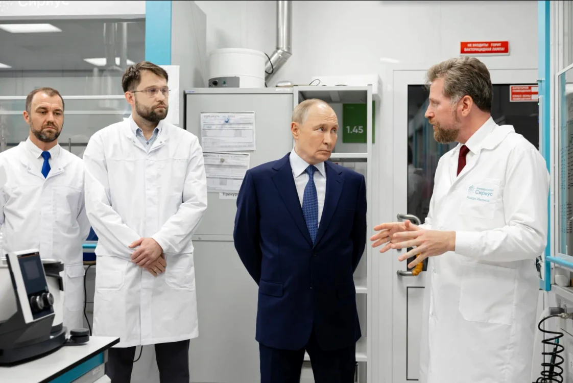 Putin este un vizitator obișnuit al acestui centru FOTO: Universitatea de Știință Sirius