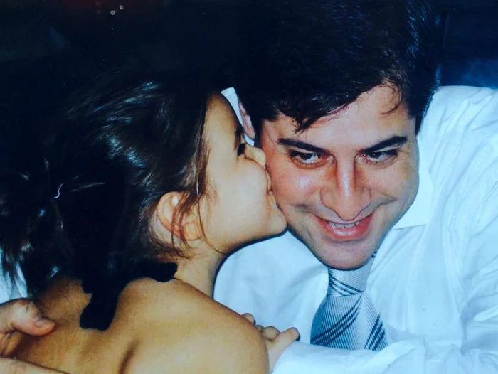 Alexia şi Alexandre Eram, într-un moment de tandreţe paternă