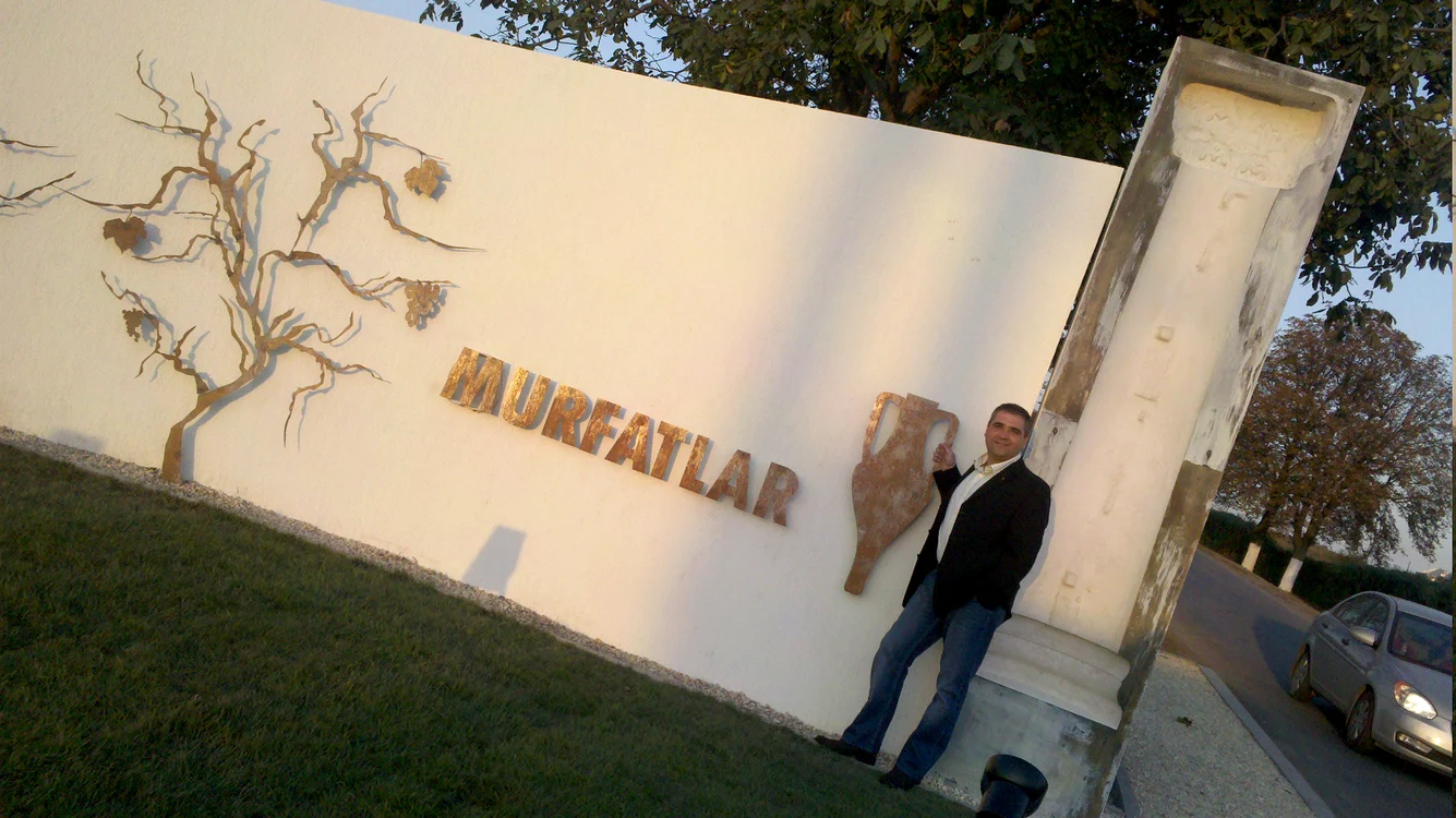 "Am încredere în vinurile româneşti"   interviu cu Răzvan MACICI jpeg