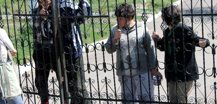 Bolnavii sunt izolaţi de restul lumii