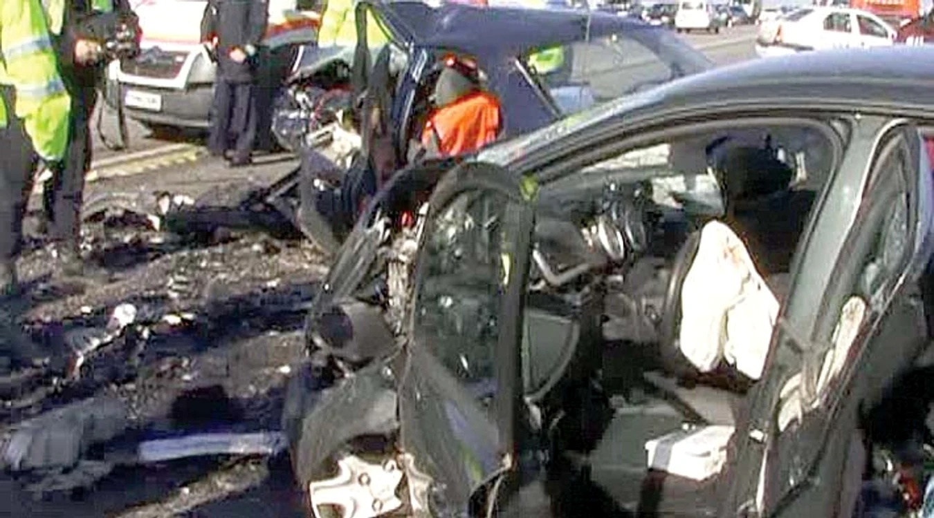 16 februarie 2014: Un mort şi 5 răniţi, după ce o maşină a intrat pe contrasens 
