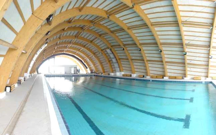 Bazinul acoperit de înot din Slatina va fi inaugurat duminică - 1 iunie, ora 12.30 (FOTO: Mugurel Manea)