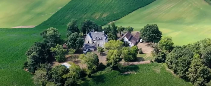 Castelul din Orthez, Franța, despre care Recorder spune că este deținut de primarul din Sinaia